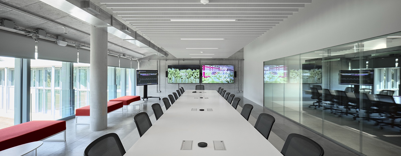Meeting room with screens